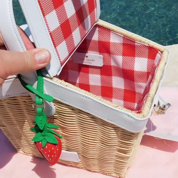 Kate spade wicker picnic basket NWT strawberry - Picture 10 of 10